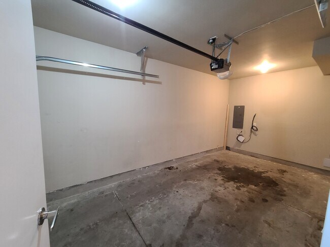 Photo - 550 Sandison St