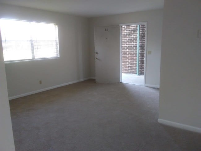 Photo - Azalea Apartments