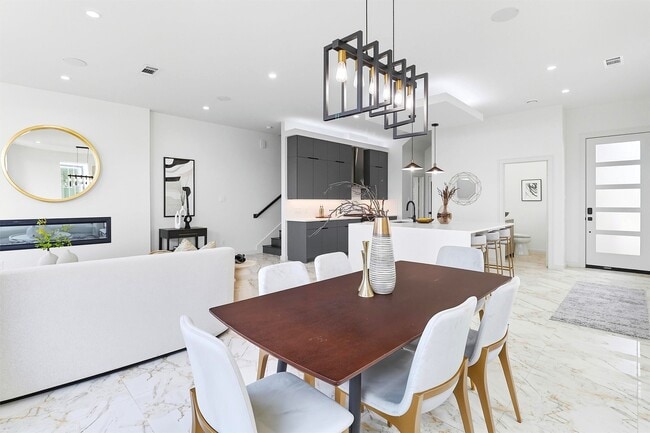 Building Photo - 2939 El Fenice Ln