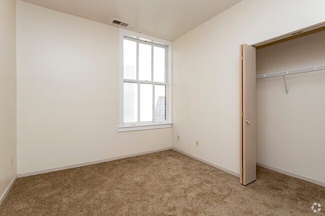 1BR, 1BA - 580SF