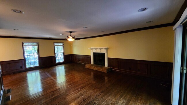 Photo - 310 Milesford Ct