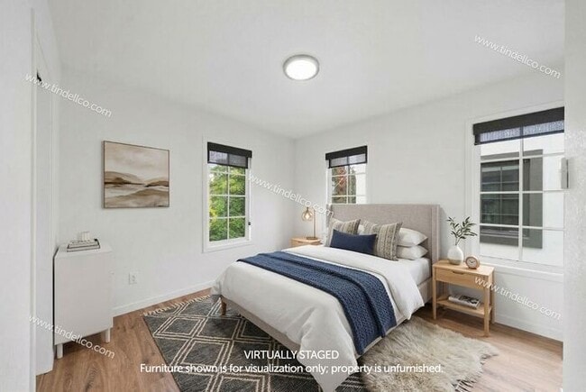 Photo - Sleek 3-Level Townhome in Hosford-Abernethy – Pet Friendly with W/S/G Included! Available Now!