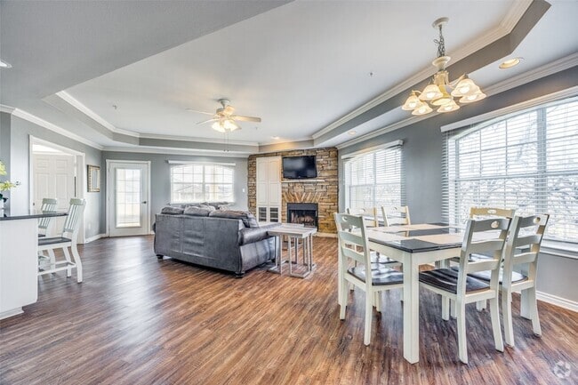Building Photo - 290 Tanglewood Cir Unit 5435/36 Rental