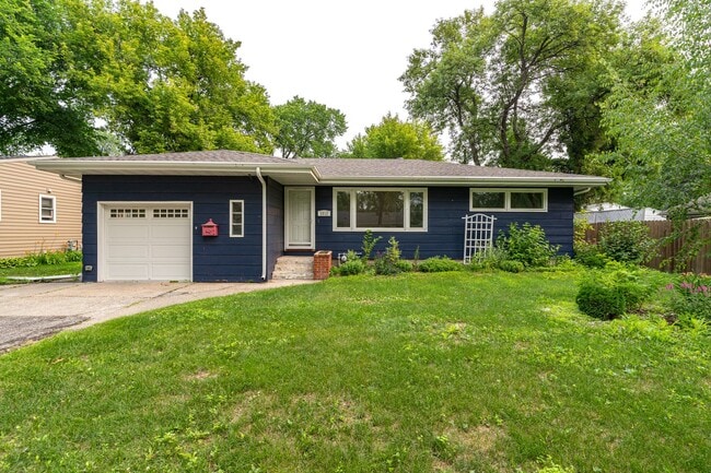 Building Photo - Beautiful Single Family Home