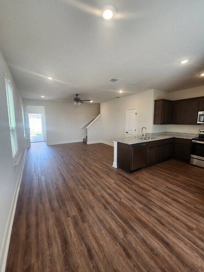 Photo - 13850 Enzo Gate