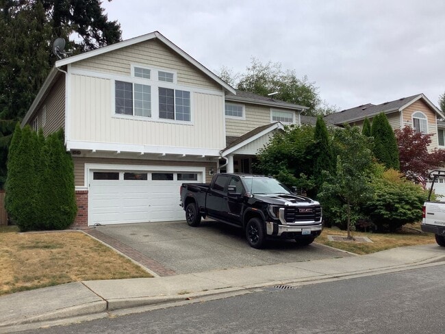 5 BEDROOMS 2 STORY HOME IN PORT ORCHARD - 5 BEDROOMS 2 STORY HOME IN PORT ORCHARD