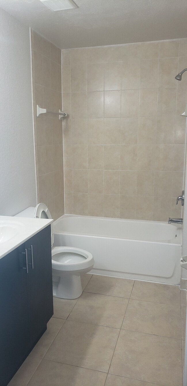 2/2 BATHROOMS