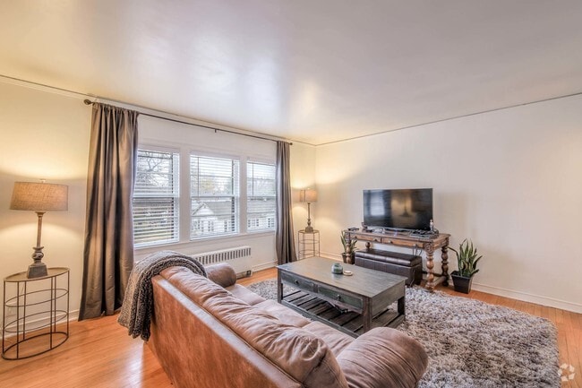 Building Photo - 1524 E 17th St Unit D Rental