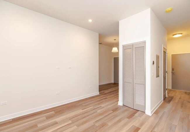 Photo - 1553 N Wells St