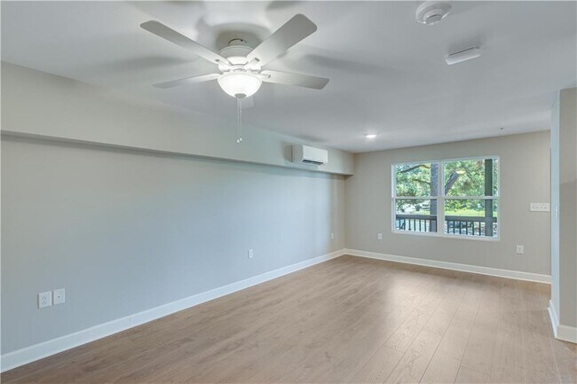 Photo - 710 Jesse Jewell Pkwy SE Unit 216