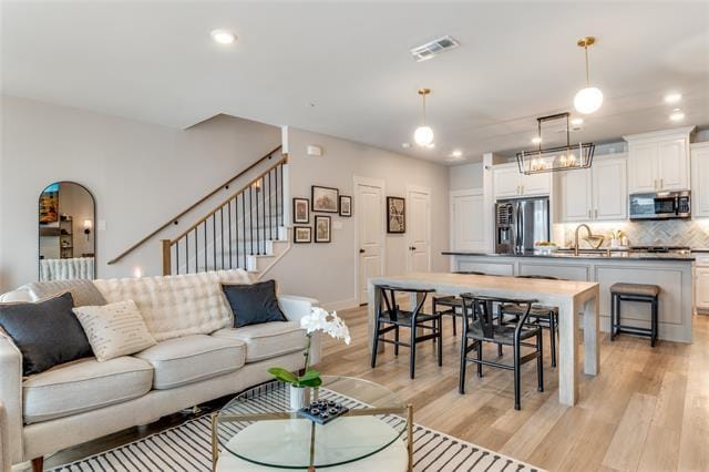 Building Photo - 3691 Rosemont Dr