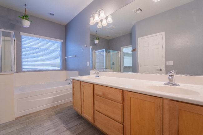 Photo - 2313 N Presidential Dr