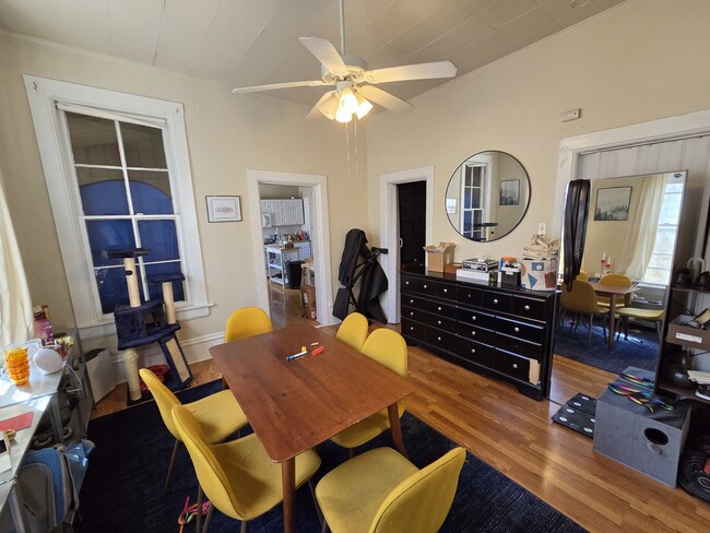 Photo - 1650 N Oakley Ave