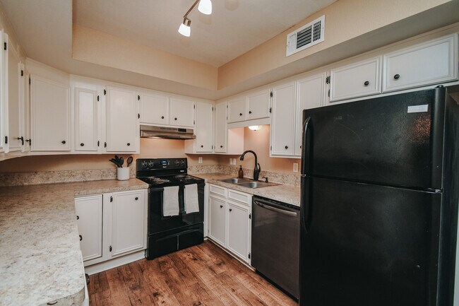 Photo - 1913 Melrose Ave Unit Apt B