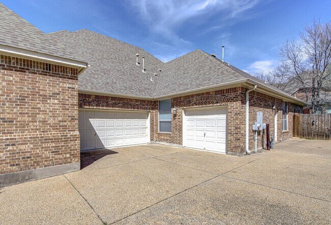 Photo - 2785 Lake Forest Dr