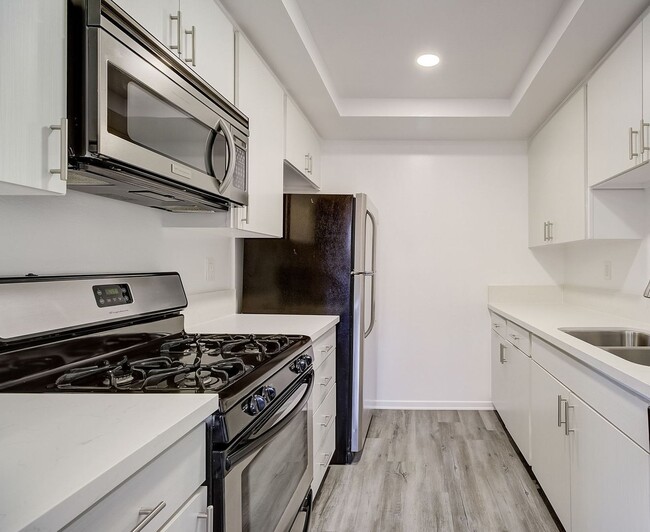 Photo - 350 S Manhattan Pl