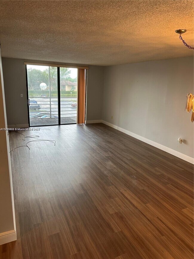 Photo - 1820 N Lauderdale Ave Unidad 3304