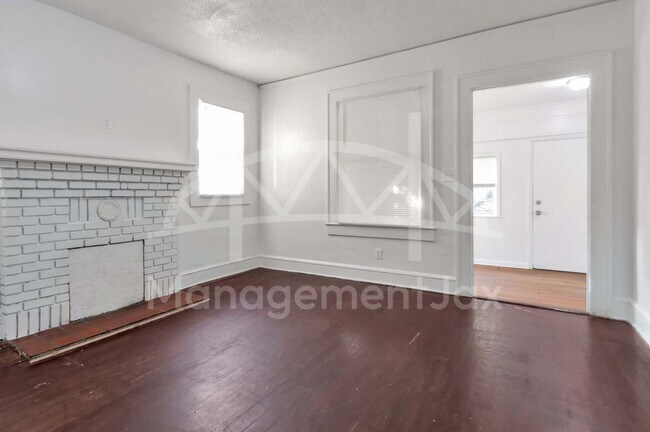 Photo - 961 Ardmore St