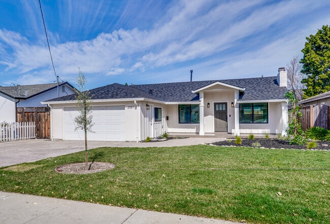 Building Photo - 2051 Randolph Dr