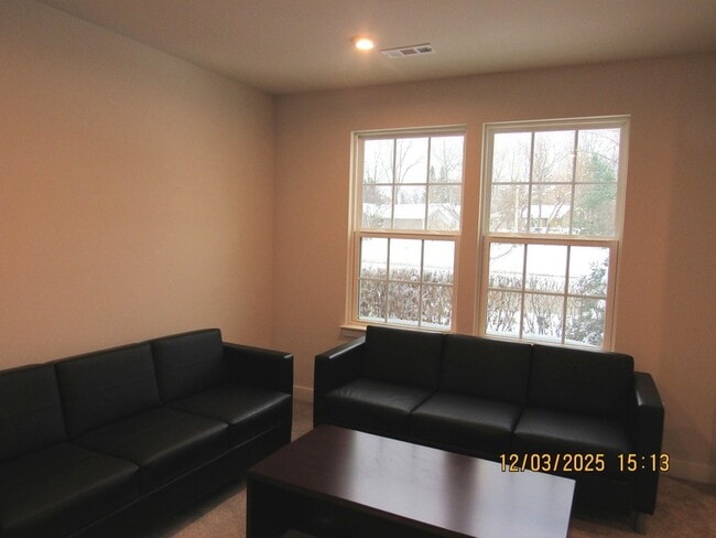 Photo - 155 Canterbury Way