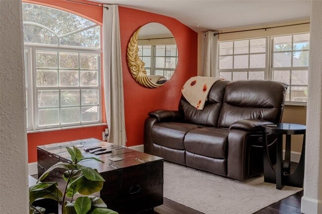 Photo - 203 W Crest Ave