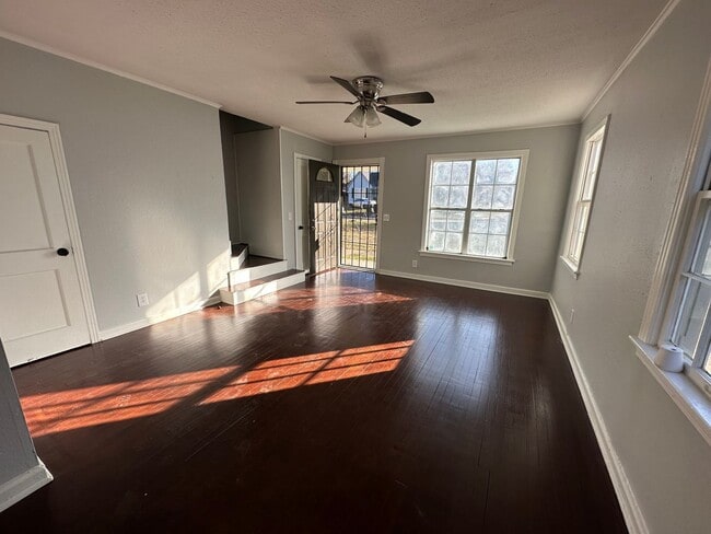 Photo - 124 E Olive St