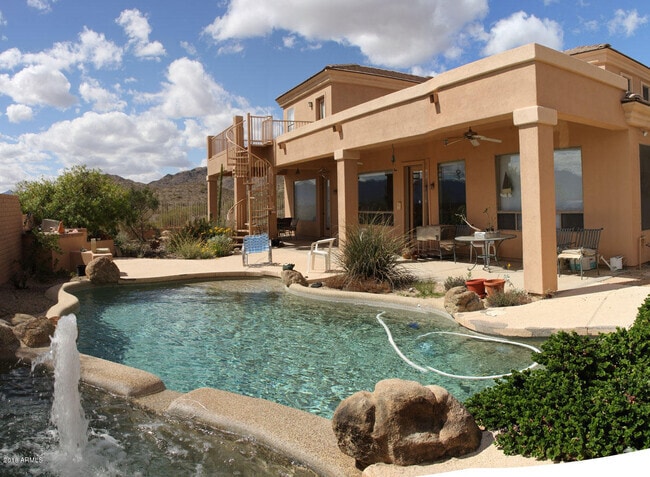 Building Photo - 533 W Desert Flower Ln Rental