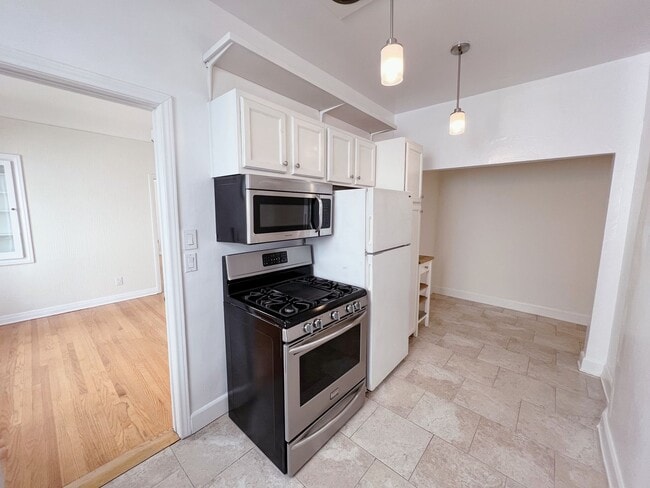 Photo - Curson Ave Apartments By The Grove Unidad 447