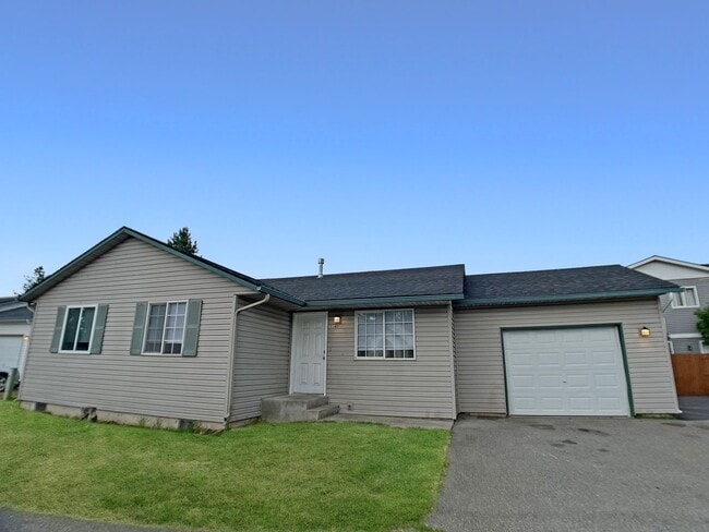 Beautifully Renovated Single Level Home in... - Beautifully Renovated Single Level Home in... Unit 5140