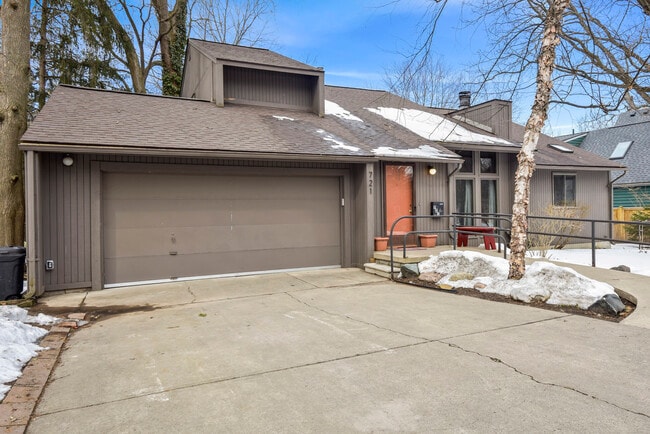 Photo - 721 Cornell Rd