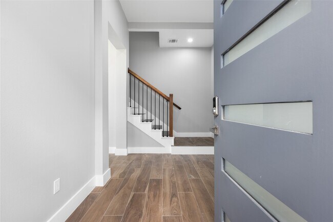 Photo - 5502 Pershing St