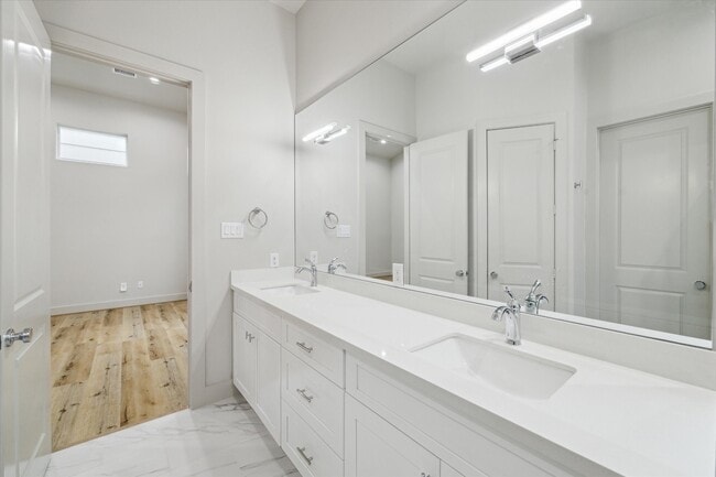 Photo - 5233 Hillman St