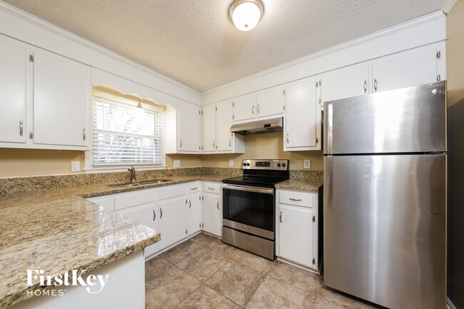 Photo - 160 Rhyne Ct