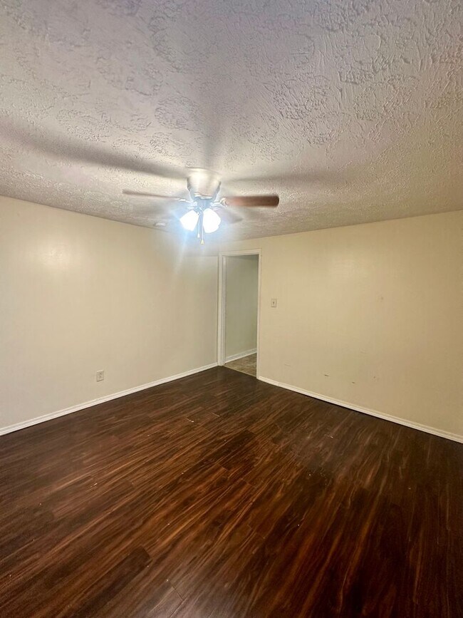 Photo - Pre-Leasing Now for Fall Semester 2025