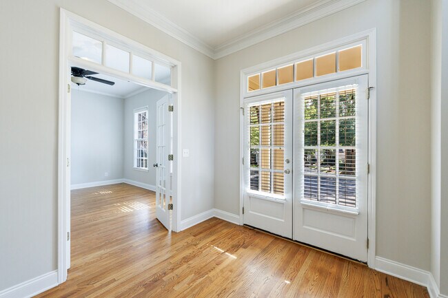 Photo - 1454 Hedgewood Ln NW