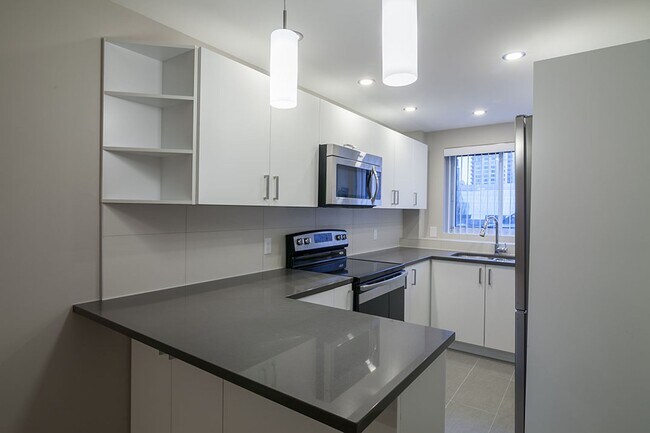 Building Photo - 3421 Rue Drummond Unit 54