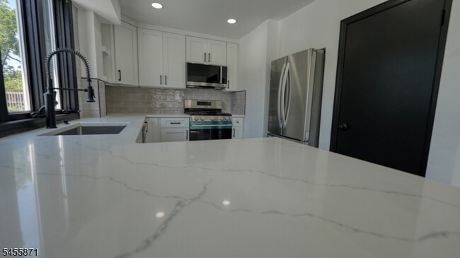 20 Anderson Hill Rd