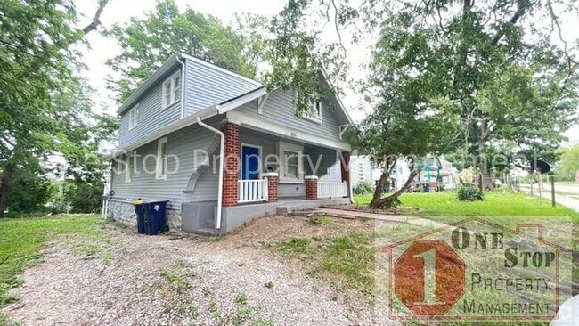 Building Photo - 4 Bedroom 2 bathroom in Kansas City! Rental