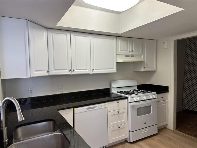 Photo - 1604 Southgate Cir