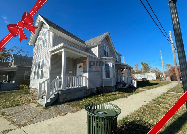 Building Photo - 424 E 10th St Unit 1