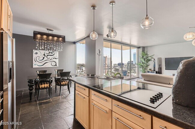 Photo - 207 W Clarendon Ave Unidad G18