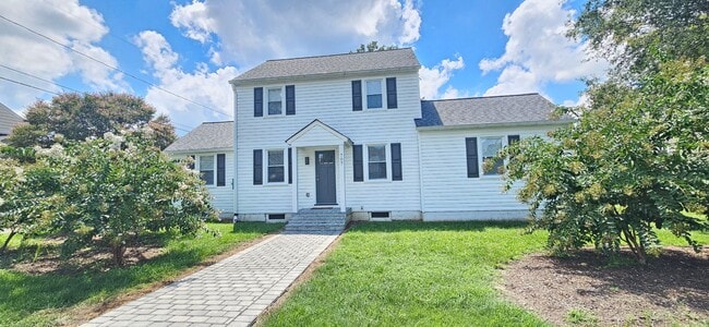 Building Photo - 707 Pegram Ln