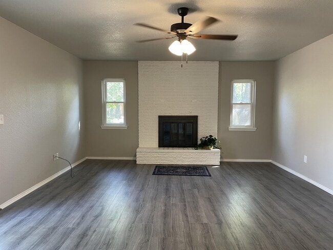 Photo - 1600 Cambridge Dr