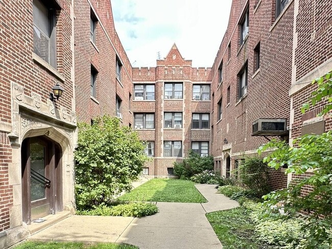 Building Photo - 3125 N Hamlin Ave Rental