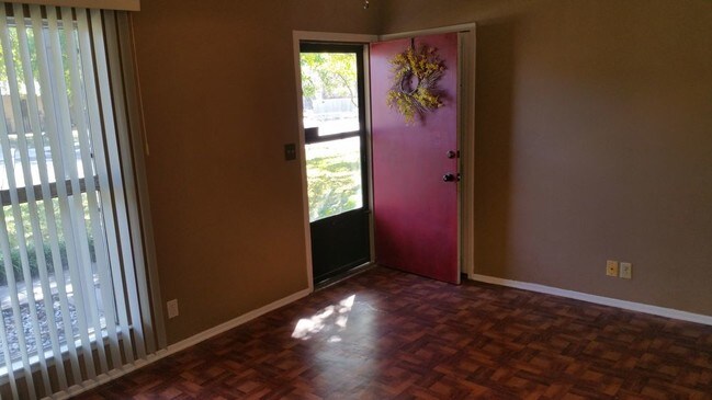 Photo - 7627 Glen Mont