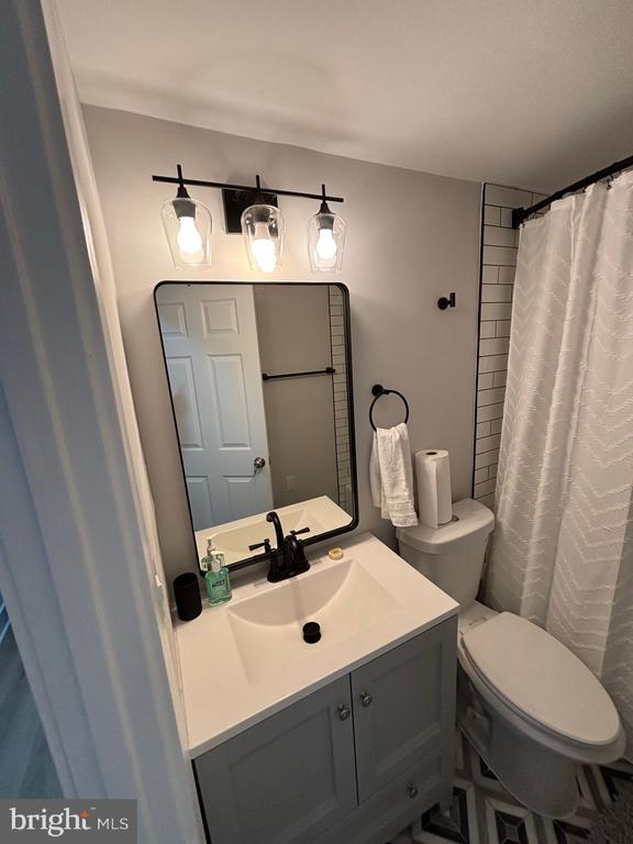 Photo - 1702 1/2-1702 10th St NW