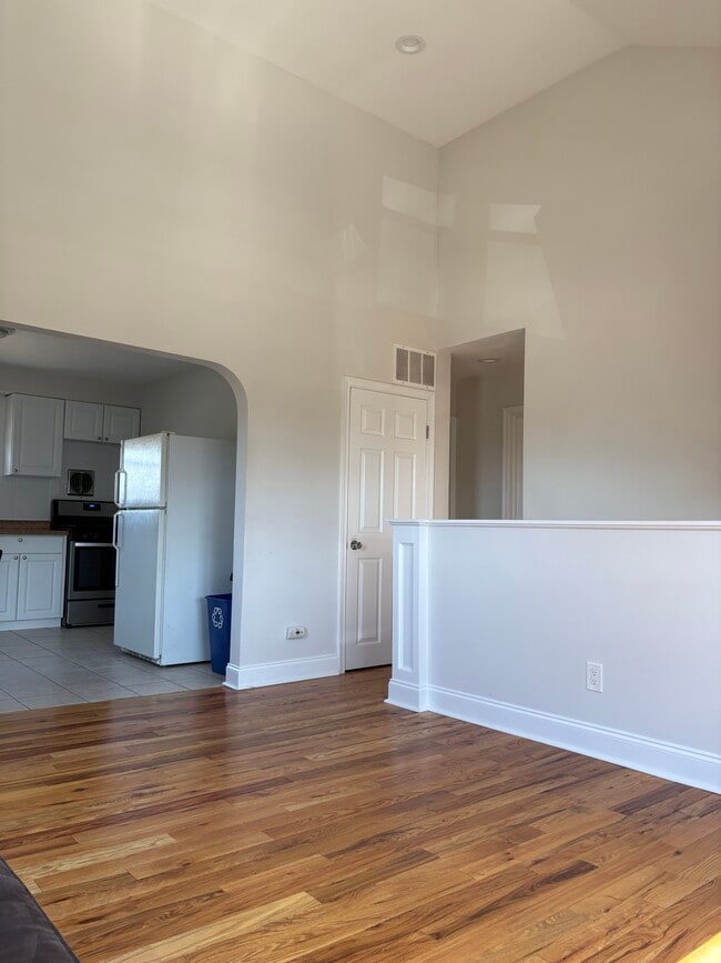 Photo - 533 W Kings Hwy Unidad B