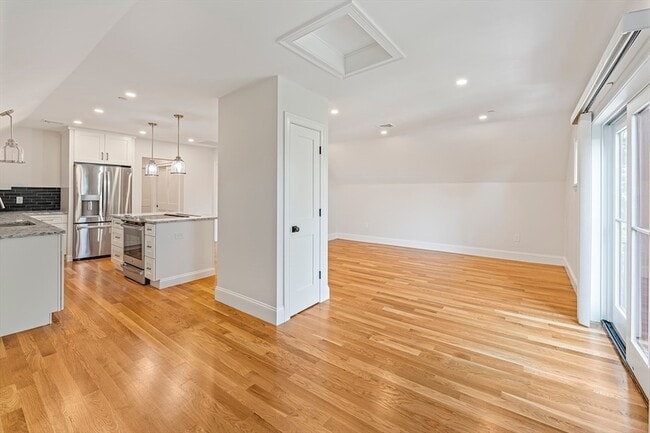 Building Photo - 48 Water St Unit 3 Rental