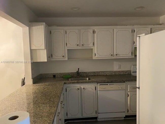 Photo - 410 SE 2nd St Unidad 408