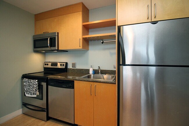 Photo - VIEW VIEW VIEW! Spacious Downtown 1 Bed Co... Unit 9G